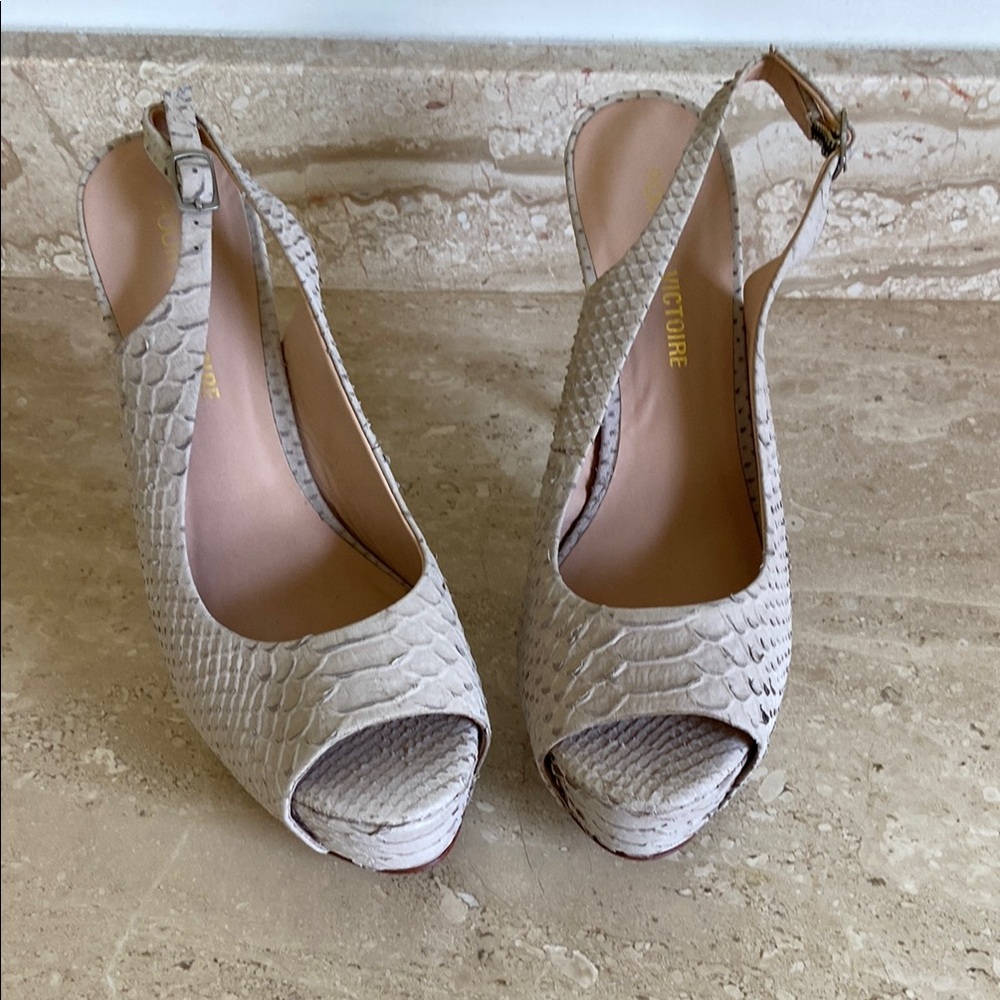 Pour La Victoire Cream Textured Slingback Heels